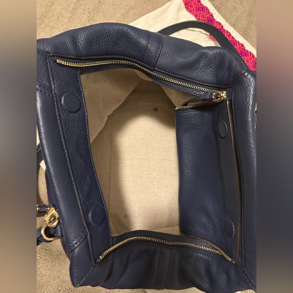 Tory Burch Half-Moon Crossbody Leather Bag! - Picture 13 of 16